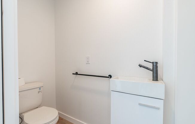 Studio, 1 bath, 275 sqft, $1,125, Unit 301