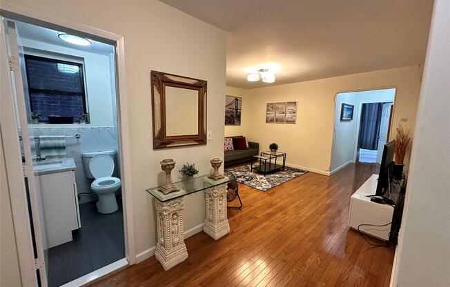 3 beds, 1 bath, 900 sqft, $3,200