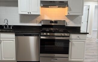 2 beds, 1 bath, 680 sqft, $2,300, Unit 27-25