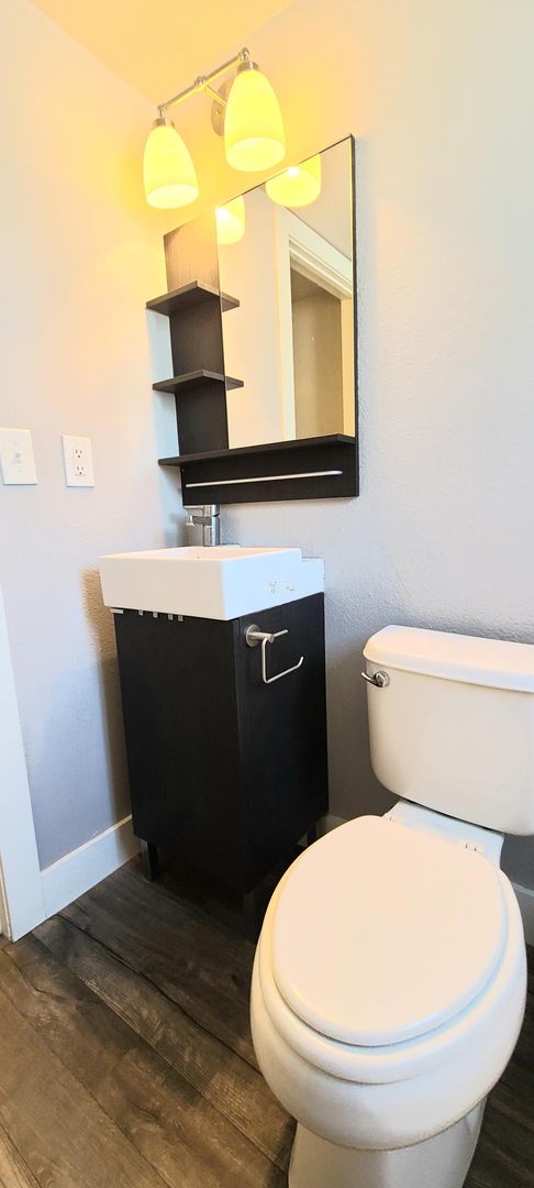 1 bed, 1 bath, 560 sqft, $1,195, Unit 10