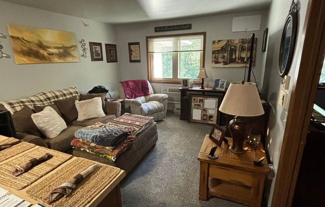 1 bed, 1 bath, 1 sqft, $895, Unit 1038 Fond du Lac Ave Unit 310