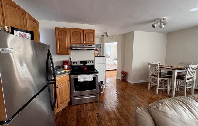 2 beds, 1 bath, $2,000, Unit 1