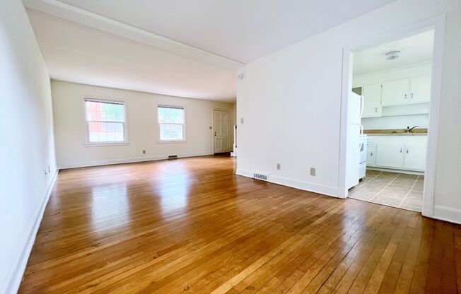 2 beds, 1 bath, 1,100 sqft, $995, Unit 822WB