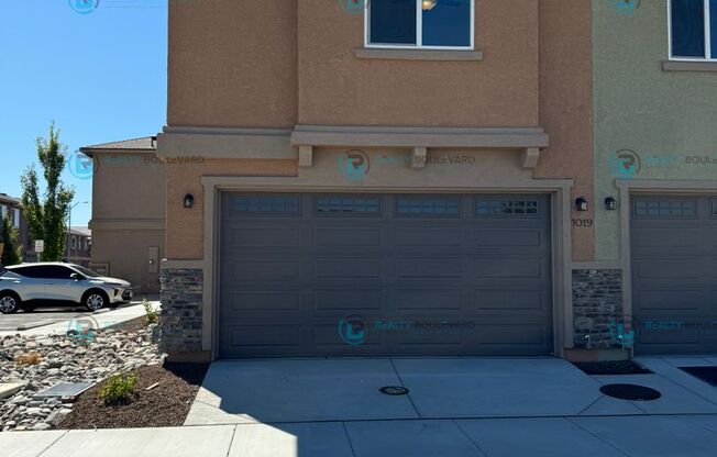 Modern Comfort and Convenience: Stylish 2-Bedroom 2.5 Bathroom Condo in Carson City