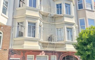 105 (1732 Washington)