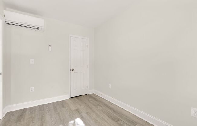 3 beds, 1 bath, $1,000, Unit 2