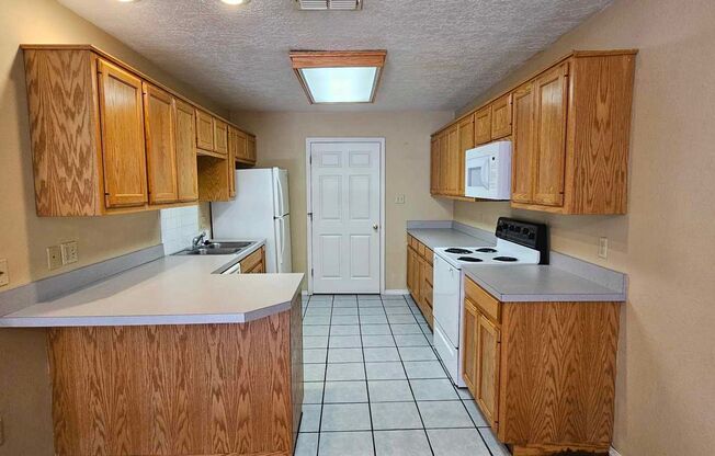 2 beds, 2 baths, 940 sqft, $850, Unit Unit 2