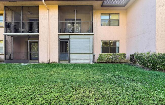 2 beds, 2 baths, 806 sqft, $2,000