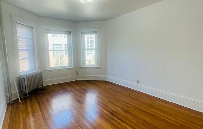 3 beds, 1 bath, 821 sqft, $3,500, Unit 14P-7