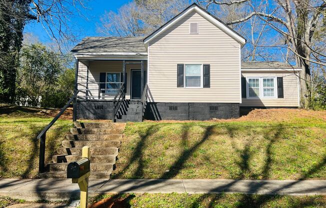 Newly renovated 3 bedroom, 1 bathroom house in Lagrange! Must see!