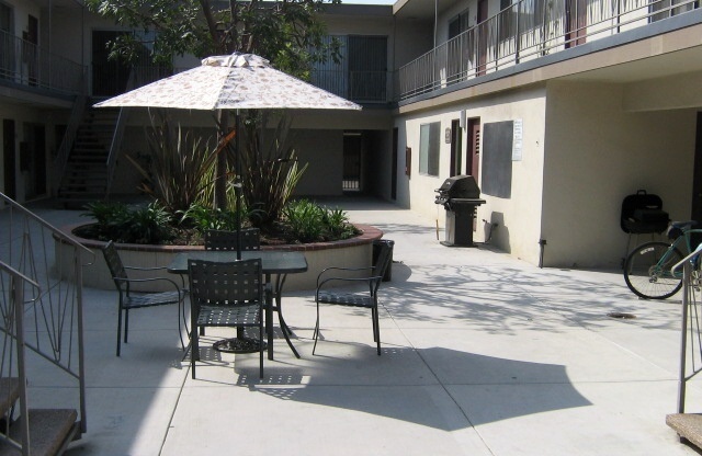 2 beds, 1 bath, $2,450, Unit 3344-20