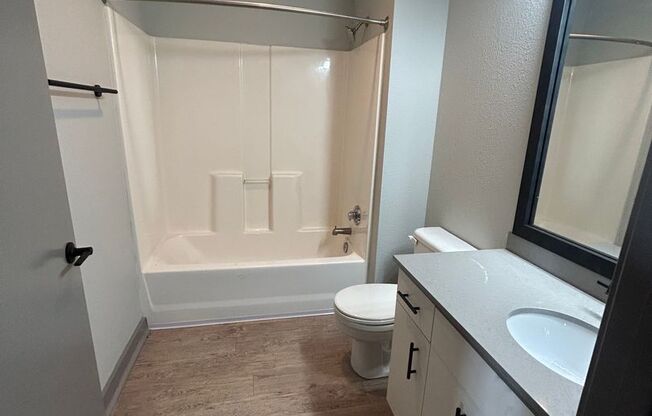 2 beds, 2 baths, 1,080 sqft, $1,780, Unit 606