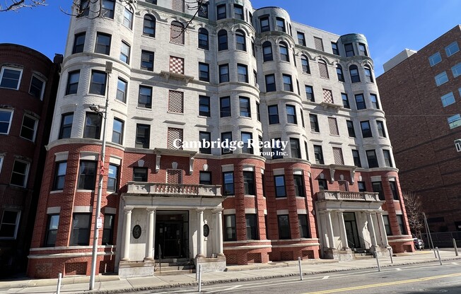 881 Massachusetts Ave