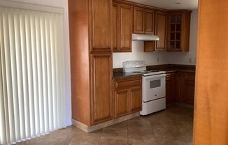 3 beds, 2 baths, $4,200, Unit 01