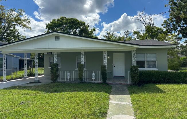 Beautiful 3 Bedroom / 2 Bathroom Home