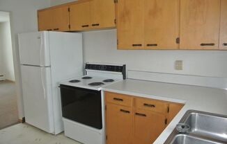 2 beds, 1 bath, $625, Unit 2