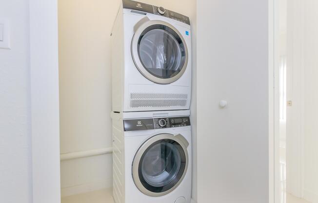 3 beds, 2 baths, 1,307 sqft, $2,730