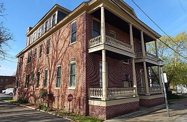 515 London Street