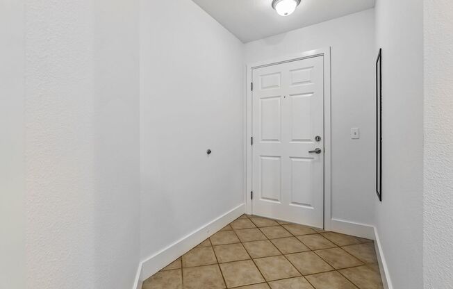 2 beds, 1 bath, $2,595