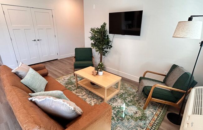 2 beds, 2 baths, 900 sqft, $1,850, Unit 111 (STR)
