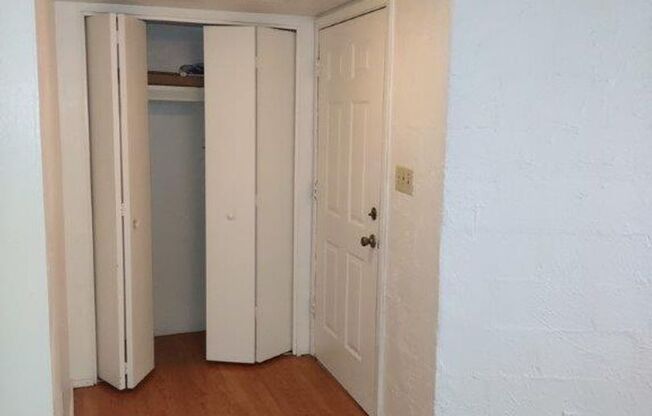 LOS BLANCOS-ALL UTILITES INCLUDED!!