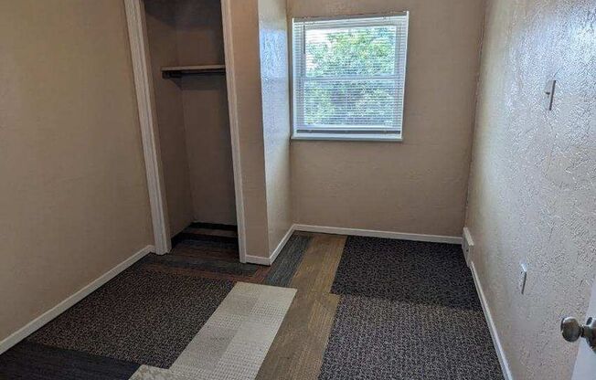 4 beds, 2 baths, $1,600, Unit 2