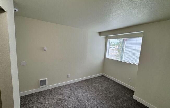 2 beds, 1 bath, 902 sqft, $2,075, Unit H201