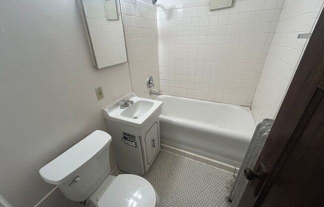 1 bed, 1 bath, $1,195, Unit 61