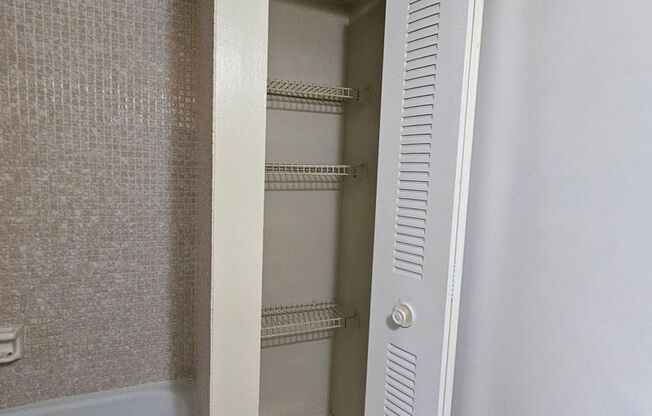 1 bed, 1.5 baths, $1,650, Unit 4314