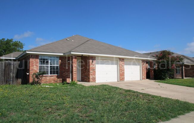 Charming 3-Bedroom Duplex in Prime Killeen Location!