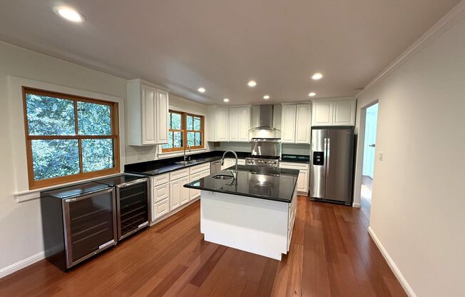 SPACIOUS 5BD / 3.5BA HOME ON DESIRABLE CULLODNE PARK ROAD IN SUN VALLEY