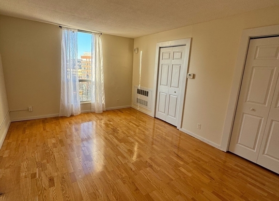 1 bed, 1 bath, 780 sqft, $3,200, Unit 1014