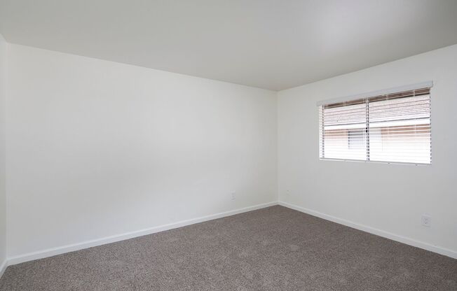 2 beds, 1 bath, 887 sqft, $2,595, Unit 56