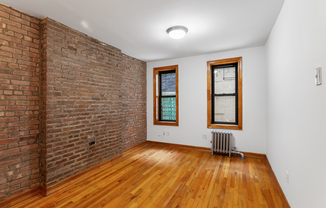 258 W 15 ST