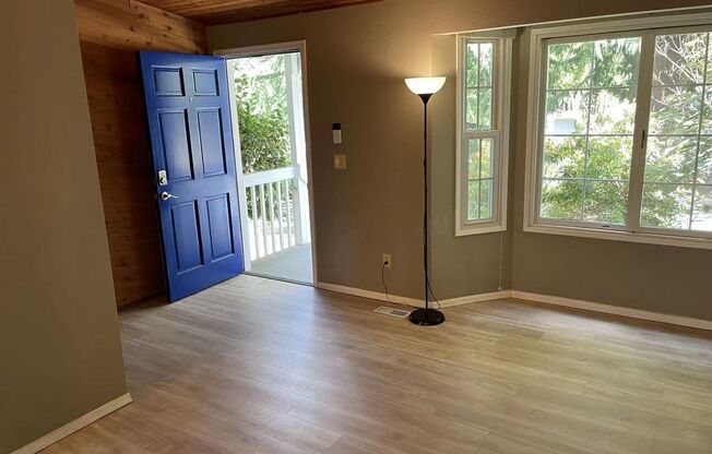 Beautiful & stunning 3-bed, 2-bath house in Sammamish for rent!