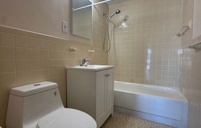 2 beds, 1 bath, $2,195, Unit 14