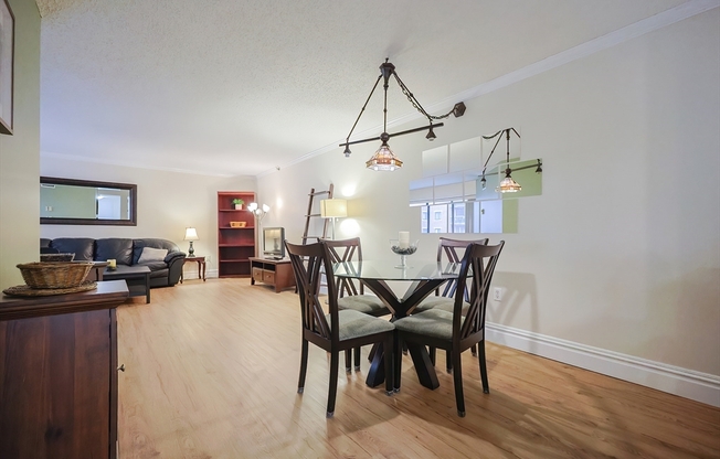 1 bed, 1 bath, 709 sqft, $2,900, Unit 212