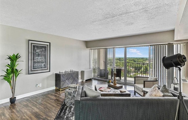 9' High Ceilings at CityView on Meridian, Indianapolis