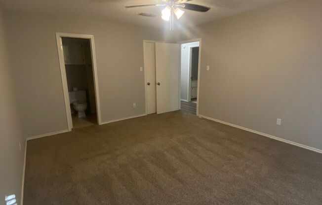 2 beds, 2 baths, 1,200 sqft, $975, Unit B