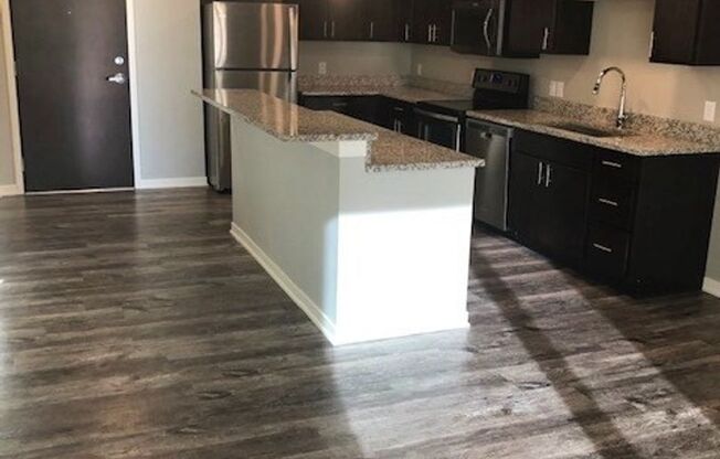 1 bed, 1 bath, 704 sqft, $1,400, Unit 406