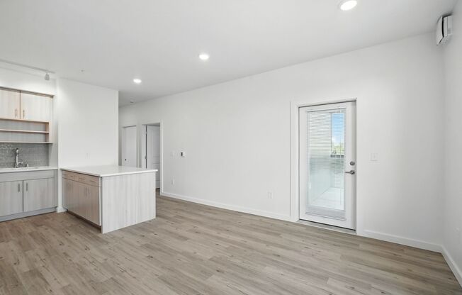 2 beds, 1 bath, 871 sqft, $1,750, Unit 404