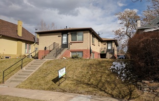 West Wash Park Gem - 2BR 1 Bath Duplex w/ Reserved Parking, Washer/Dryer