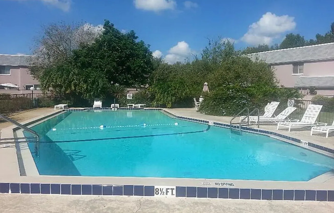 Spacious 2brm 1.5ba Condo in The Villas off Conway Rd.