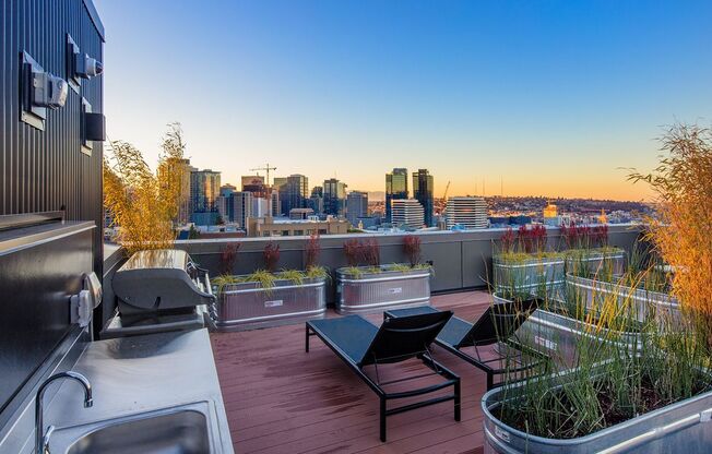 Studio, 1 bath, 443 sqft, $1,870, Unit 702