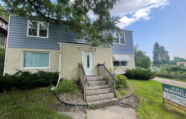Spacious 3 bedroom, 1 bath duplex located in South Moorhead.