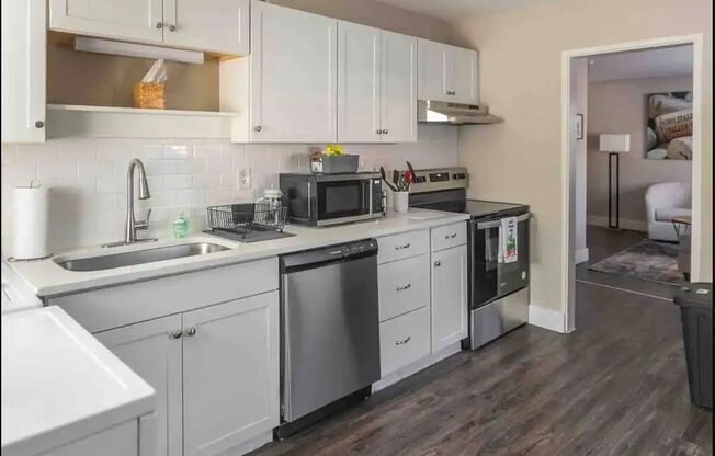2 Bedroom 1 Bath in Prime Location
