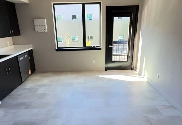 Studio, 1 bath, 323 sqft, $1,156, Unit 202