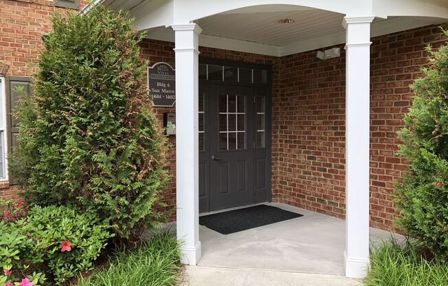 2 Bedroom 2 Bath Condo Available Now in Ballantyne Village!