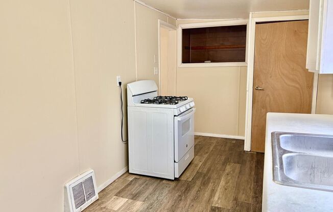 2 beds, 1 bath, $950