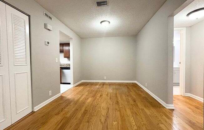 Gorgeous 1/1 Condo in Winter Springs ~ Updated Kitchen/Bath & Real Hardwood Floors!